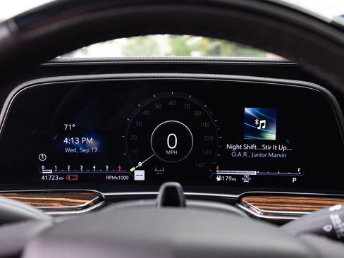 Used 2023 Cadillac Escalade Premium Luxury image 37
