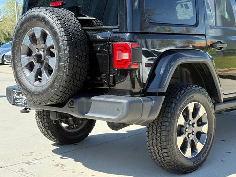 Used 2018 Jeep Wrangler Unlimited Sahara image 14