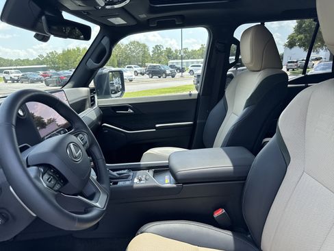 Used 2026 Lexus GX 550 AWD/4WD image 13