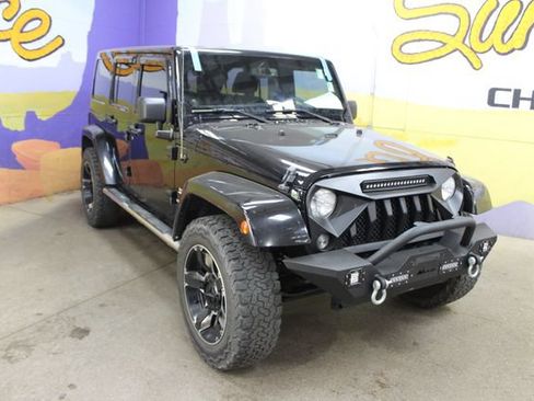Used 2014 Jeep Wrangler Unlimited Sahara w/ Dual Top Group AWD/4WD image 2