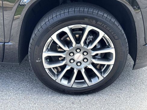 Used 2023 GMC Acadia Denali w/ Denali Technology Package FWD image 10