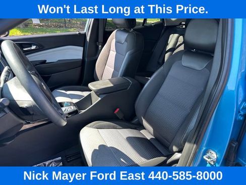Used 2025 Chevrolet Trax LT FWD image 32