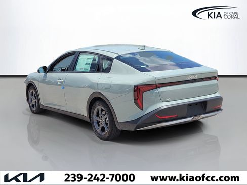 New 2026 Kia K4 FWD image 4