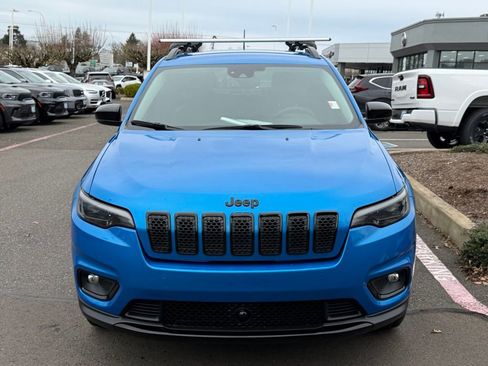 Used 2023 Jeep Cherokee Altitude Lux w/ Mopar Interior Package image 3