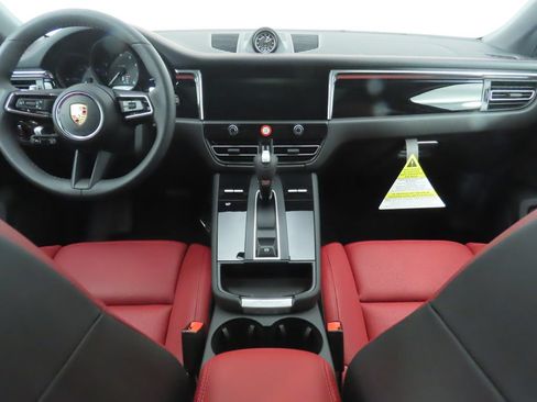 Used 2025 Porsche Macan AWD/4WD image 16