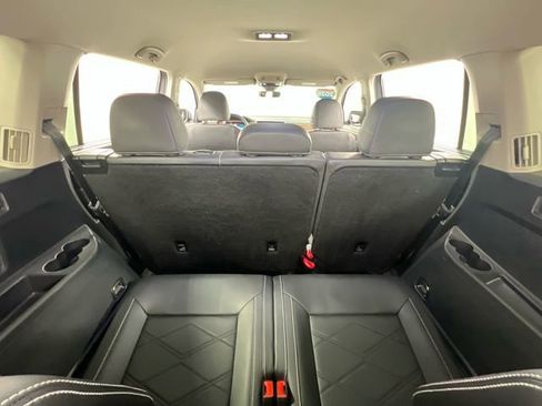 Used 2025 Volkswagen Atlas SE image 34