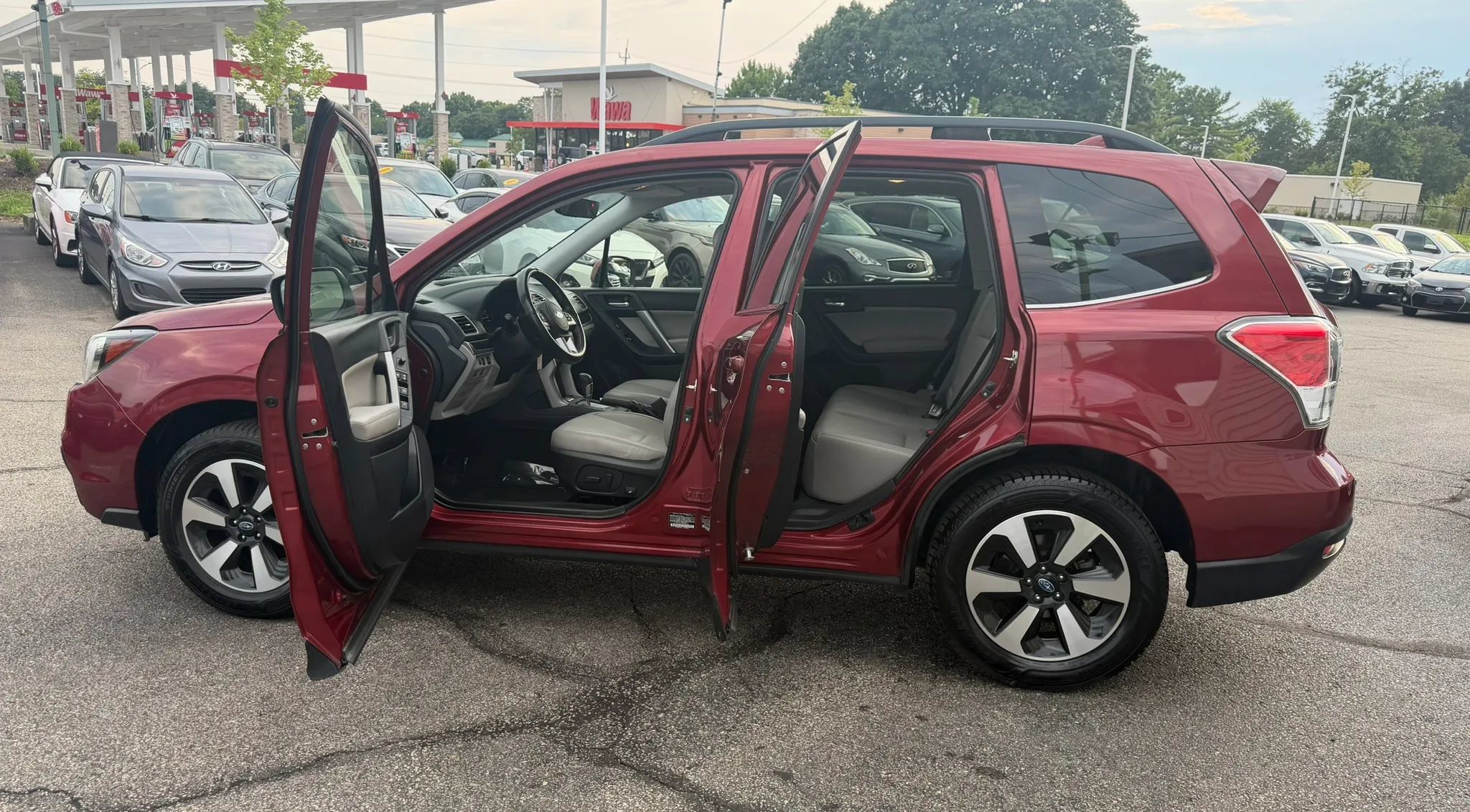 Used 2017 Subaru Forester 2.5i Limited AWD/4WD image 11
