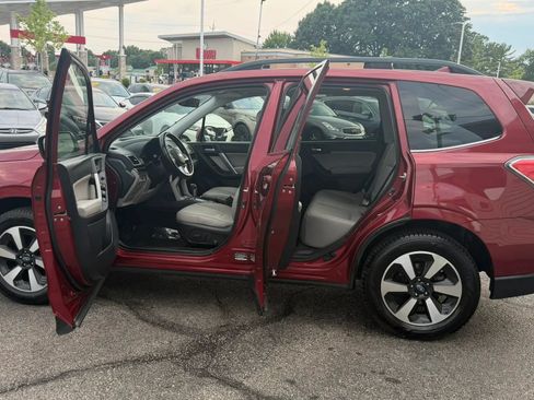 Used 2017 Subaru Forester 2.5i Limited AWD/4WD image 11