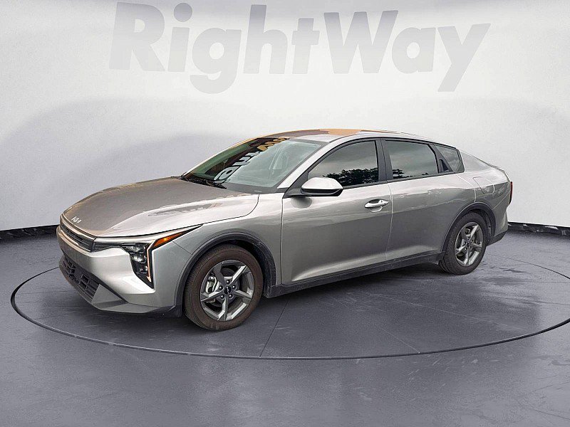 Used 2025 Kia K4 FWD image 1