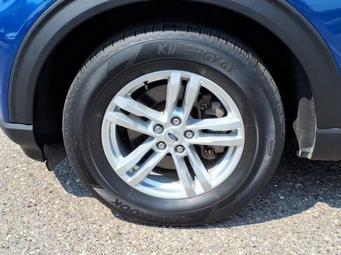Used 2023 Ford Explorer XLT w/ Equipment Group 202A AWD/4WD image 9