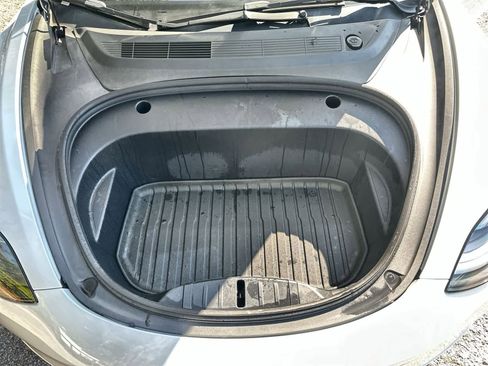 Used 2023 Tesla Model 3 Standard Range image 9