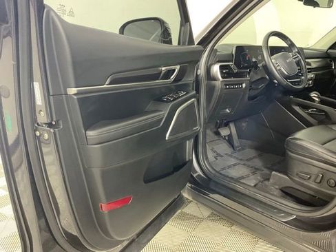 Used 2025 Kia Telluride S AWD/4WD image 17