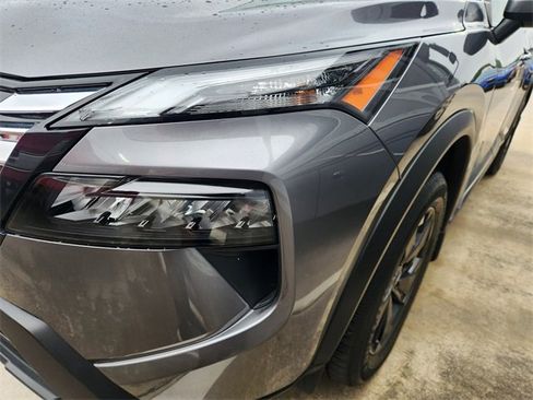 Used 2025 Nissan Rogue SV w/ SV Premium Package FWD image 6