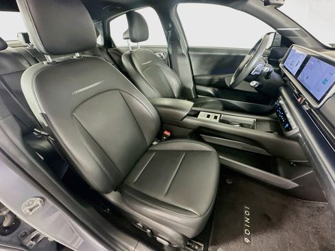 Used 2023 Volvo C40 P8 Recharge Plus AWD/4WD image 31