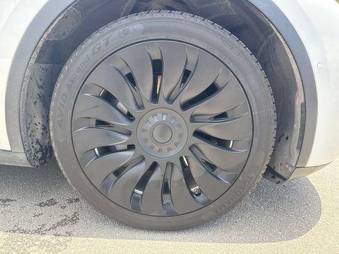 Used 2021 Tesla Model Y 2WD image 4