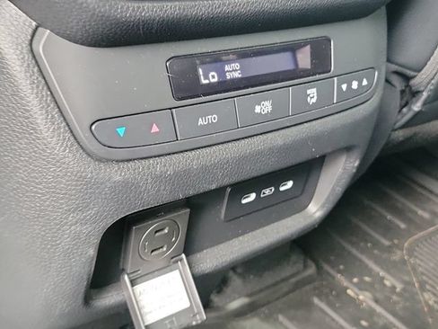 Used 2025 Honda Pilot TrailSport image 22