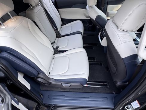 New 2026 Kia Carnival EX image 32