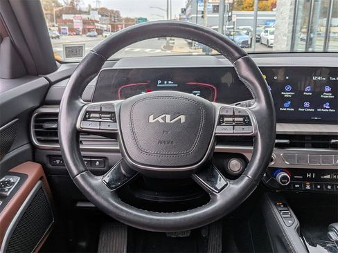 Used 2023 Kia Telluride EX image 14