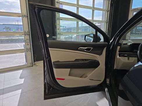 Used 2026 Kia Sportage EX image 13