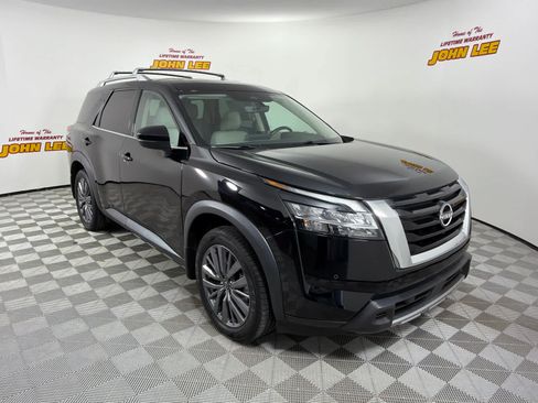 Used 2023 Nissan Pathfinder SL w/ SL Premium Package FWD image 8