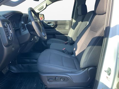 Used 2025 Chevrolet Silverado 1500 W/T w/ Z71 Off-Road Package AWD/4WD image 9