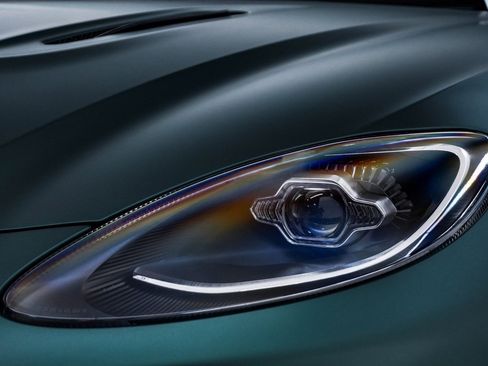 Used 2022 Aston Martin DBX image 6