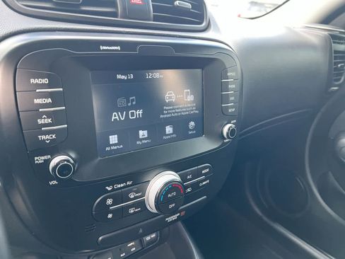 Used 2018 Kia Soul + FWD image 16