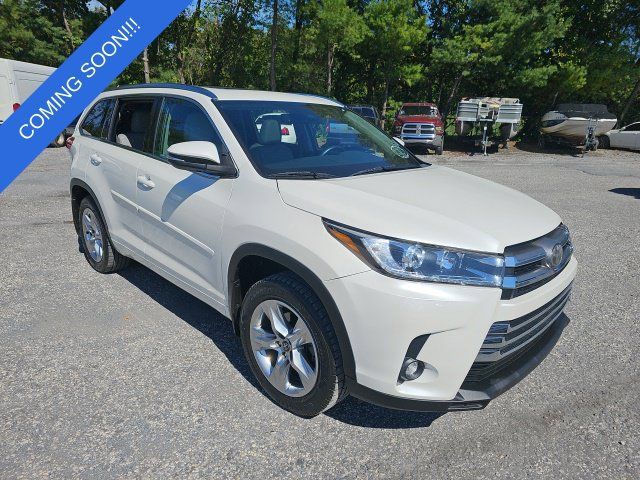 Used 2019 Toyota Highlander Limited AWD/4WD image 1
