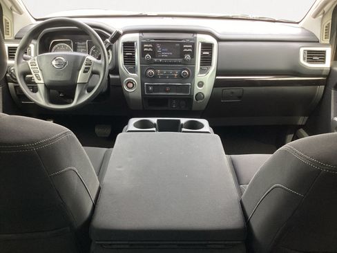 Used 2017 Nissan Titan SV RWD image 4