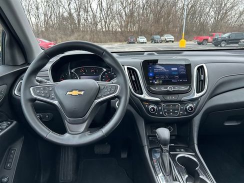 Used 2023 Chevrolet Equinox Premier image 12