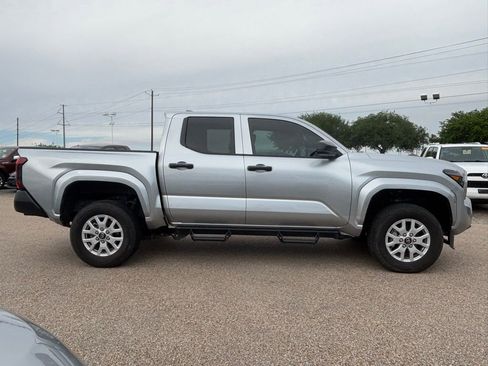 Used 2025 Toyota Tacoma SR image 4