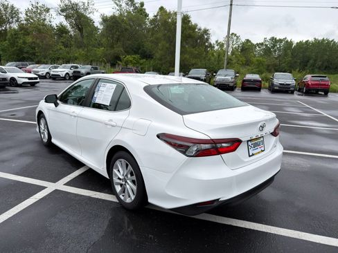 Used 2021 Toyota Camry LE FWD image 4