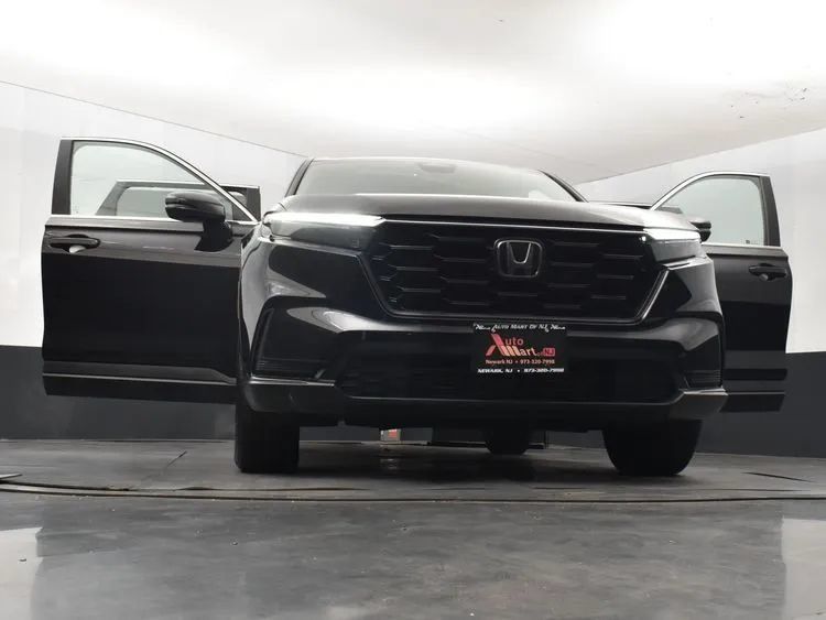 Used 2025 Honda CR-V LX image 8