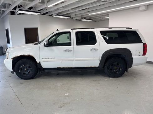 Used 2008 Chevrolet Suburban LT w/ LT Preferred Equipment Group AWD/4WD image 6