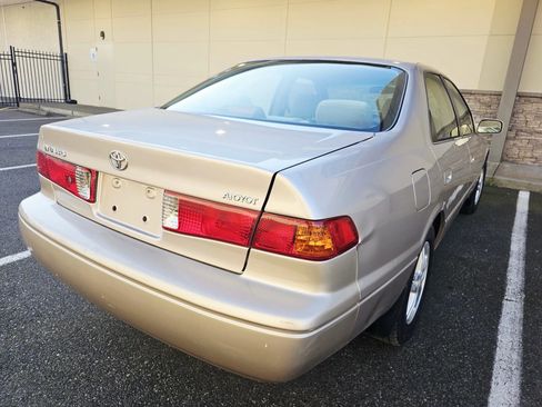 Used 2001 Toyota Camry LE image 2