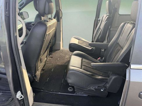 Used 2019 Dodge Grand Caravan SXT image 18