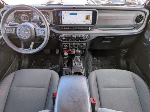 Used 2025 Jeep Wrangler Unlimited Rubicon AWD/4WD image 16