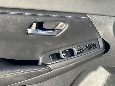 Used 2021 Nissan Sentra SV image 11