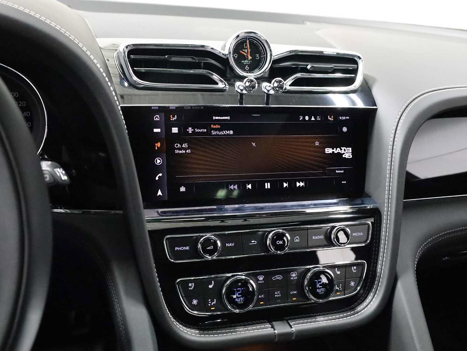 Used 2024 Bentley Bentayga AWD/4WD image 30