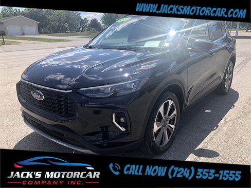 Used 2023 Ford Escape Platinum image 3