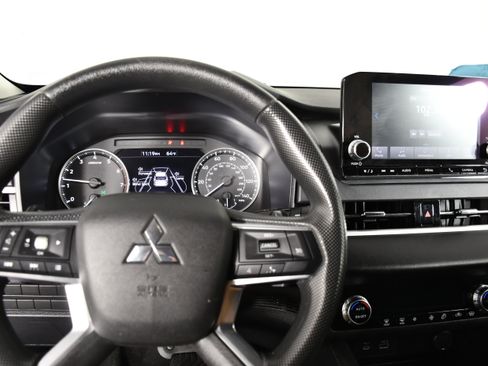 Used 2024 Mitsubishi Outlander ES AWD/4WD image 16