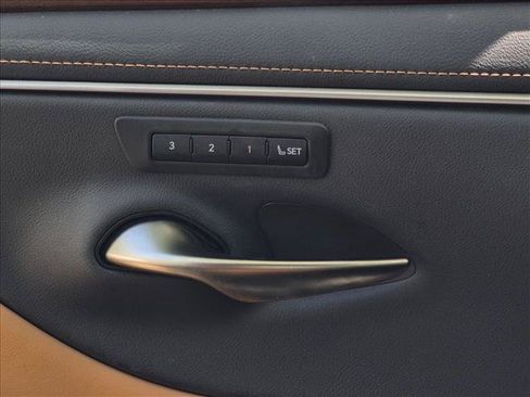 Used 2024 Lexus ES 350 w/ Premium Package FWD image 3