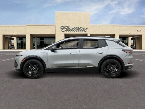 Used 2024 Chevrolet Equinox EV RS FWD image 8