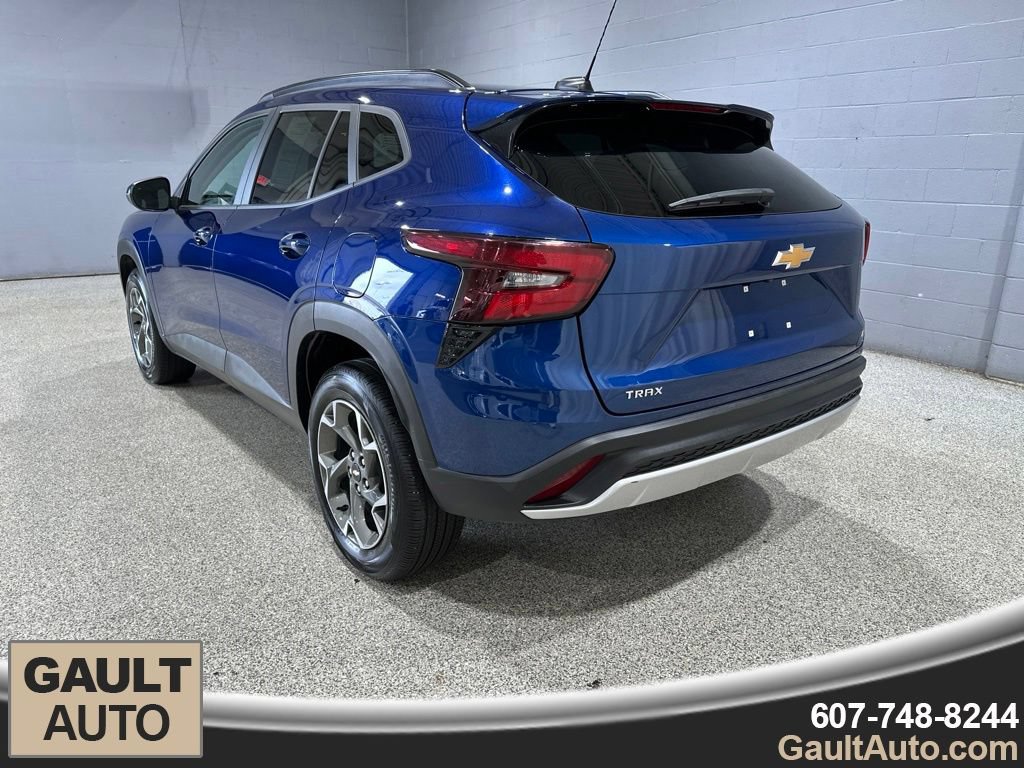Certified 2024 Chevrolet Trax LT w/ Driver Confidence Package FWD image 6