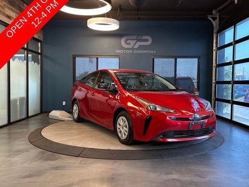 Used 2019 Toyota Prius LE FWD image 1