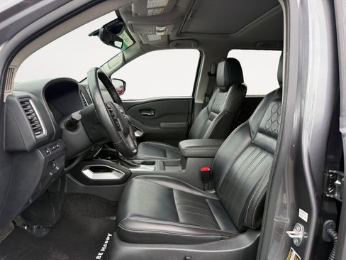 Used 2023 Nissan Frontier SV w/ SV Premium Package image 10