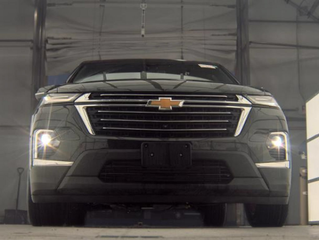 Used 2023 Chevrolet Traverse LT w/ LT Premium Package AWD/4WD image 3