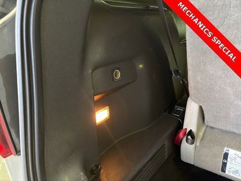 Used 2015 Ford Explorer XLT w/ Equipment Group 202B image 9