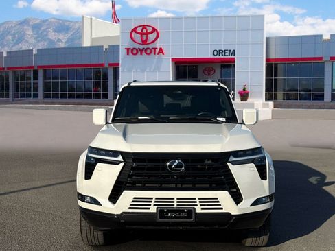 Used 2025 Lexus GX 550 w/ Accessory Package (2T) AWD/4WD image 2