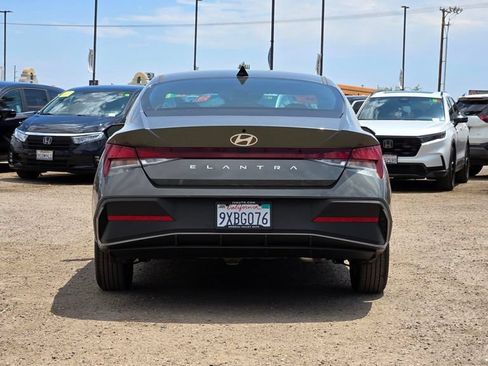 Used 2026 Hyundai Elantra SE w/ Cargo Package FWD image 5